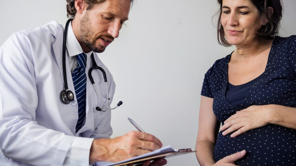 مقایسه مزایا و معایب زایمان سزارین و طبیعی