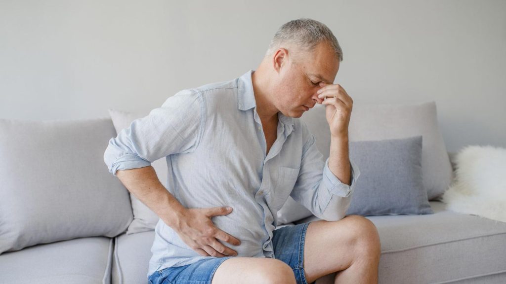 درد شکم مرد