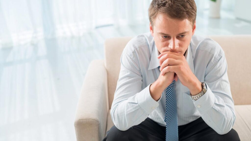 مرد نگران و ناراحت